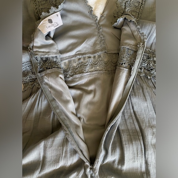 Everyday Chic Boutique Dress - Picture 2 of 8